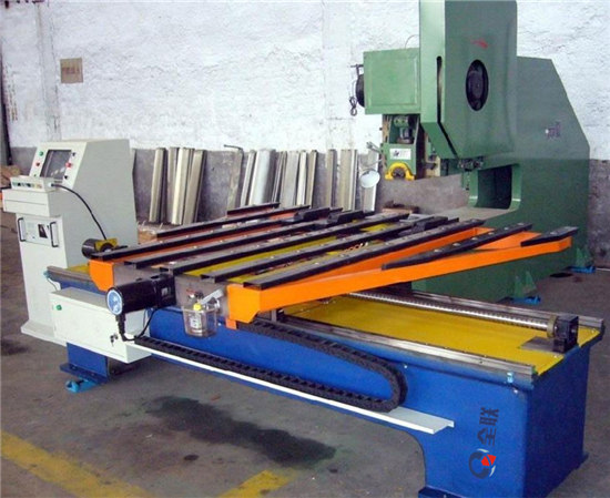 伺服數控送料（liào）機