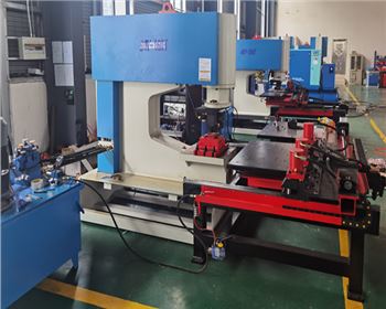 液壓數（shù）控衝（chōng）孔中心